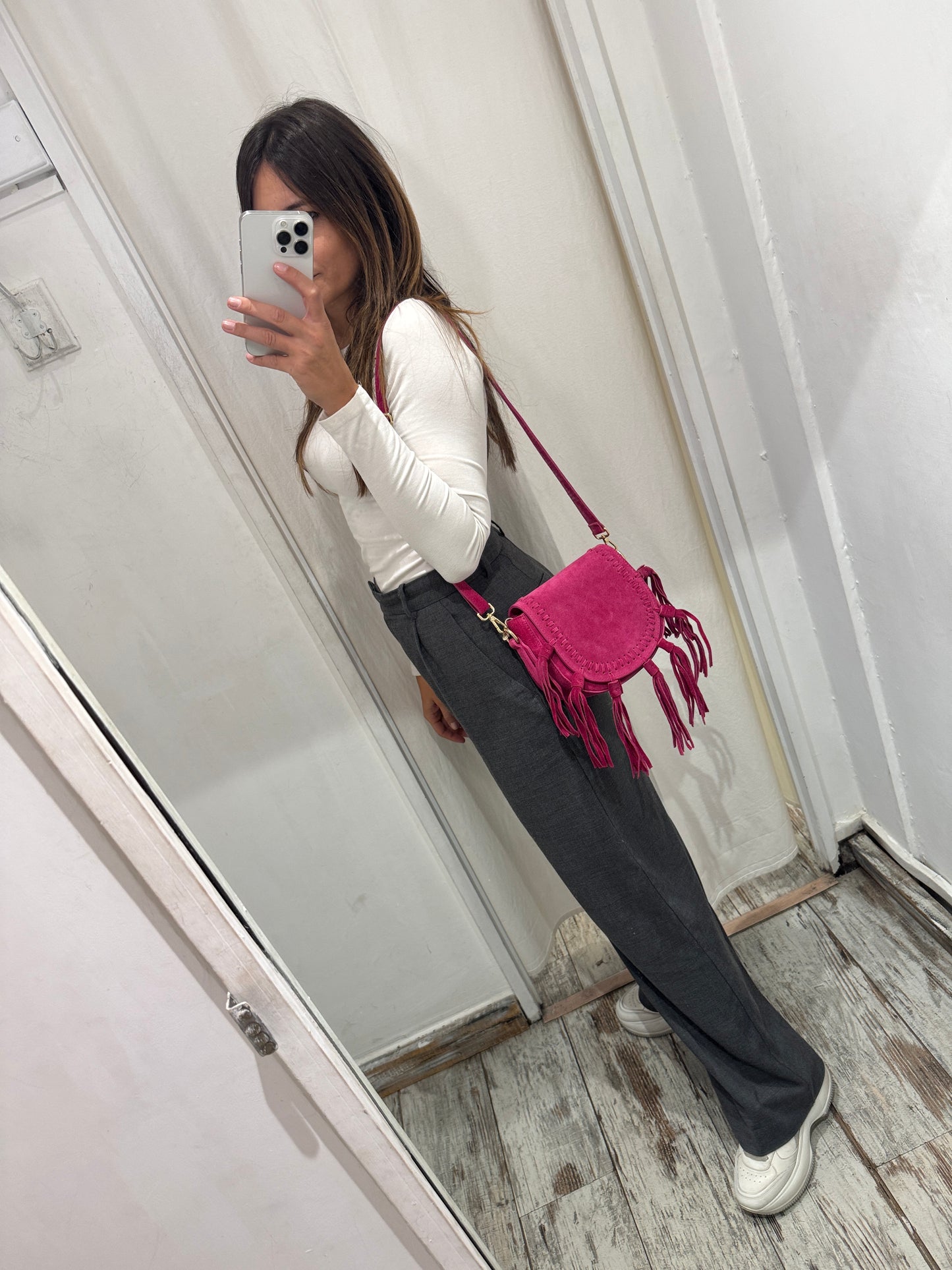BORSA A TRACOLLA IN PELLE SCAMOSCIATA FUCSIA CON FRANGE
