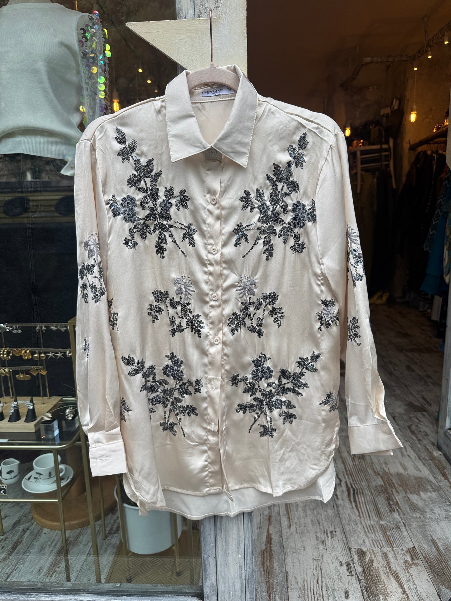 CAMICIA SATIN CON FIORI DI PAILLETTES