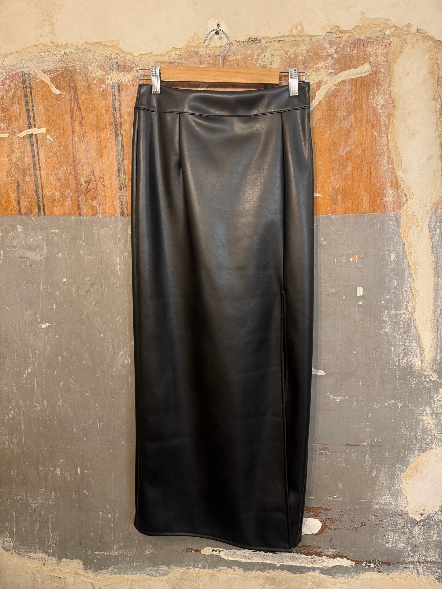 GONNA LONGUETTE ECOPELLE NERO CON SPACCO