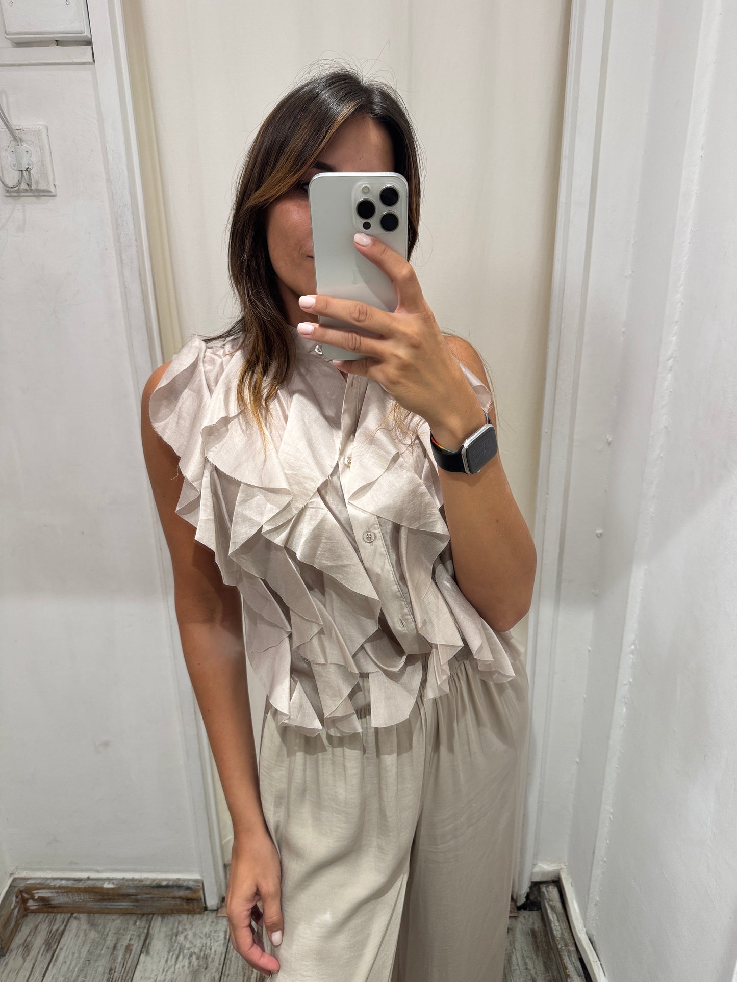 CAMICIA BEIGE CON ROUCHES