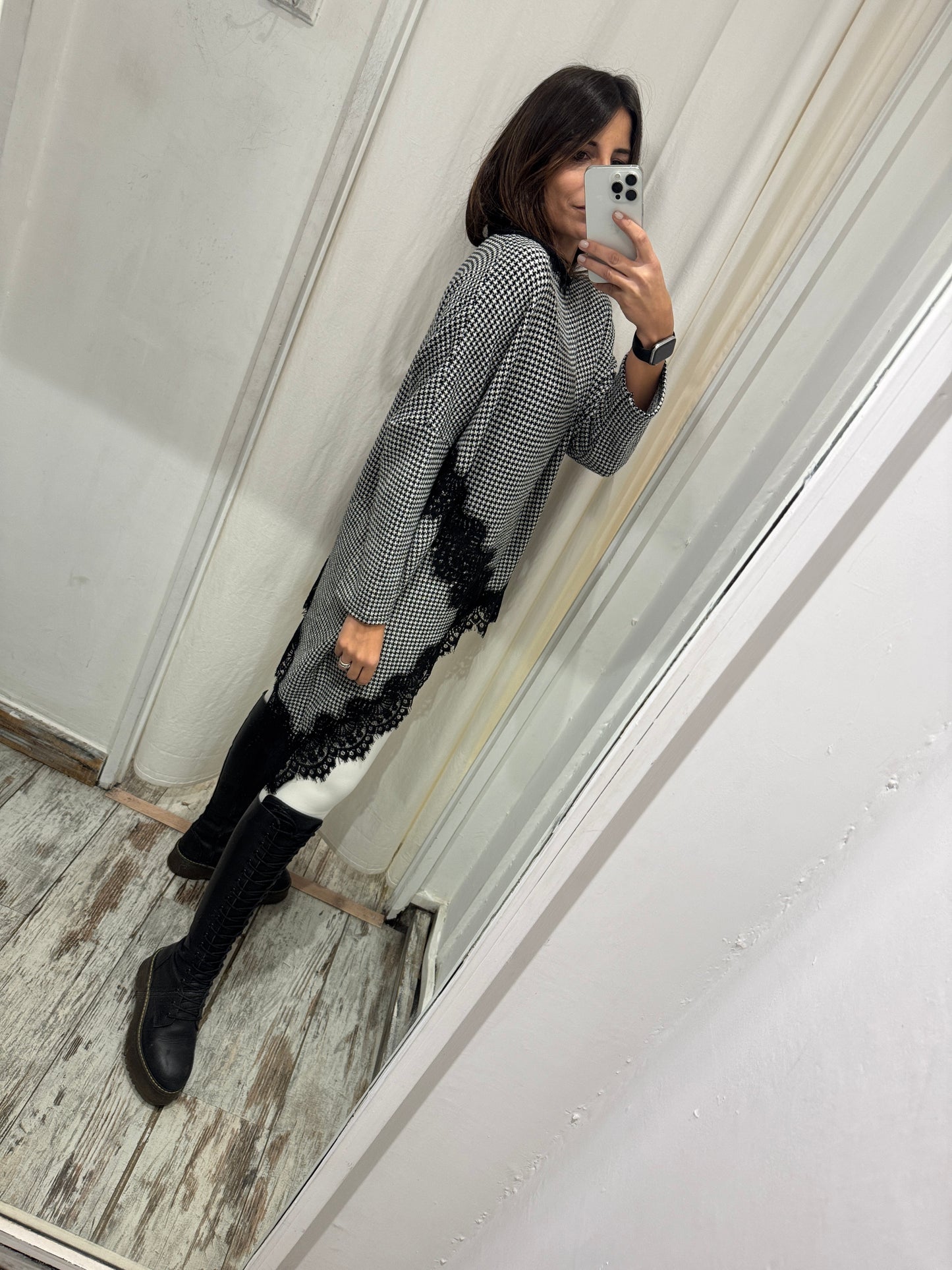 MAGLIA ASIMMETRICA PIED DE POULE BIANCO E NERO