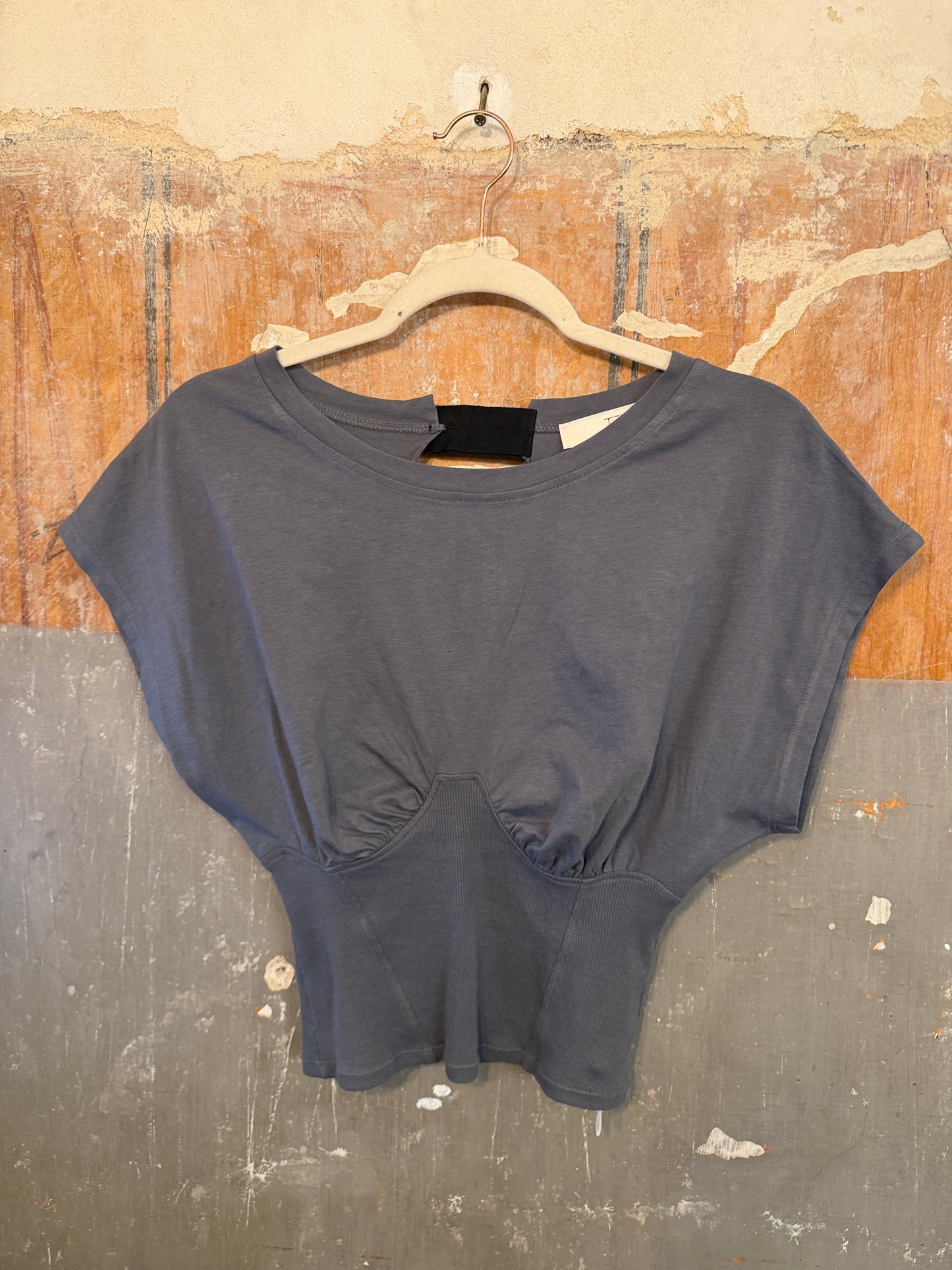 NEW COLLECTION - T-SHIRT CROP TELA GRIGIO ANTRACITE CON ELASTICO IN VITA