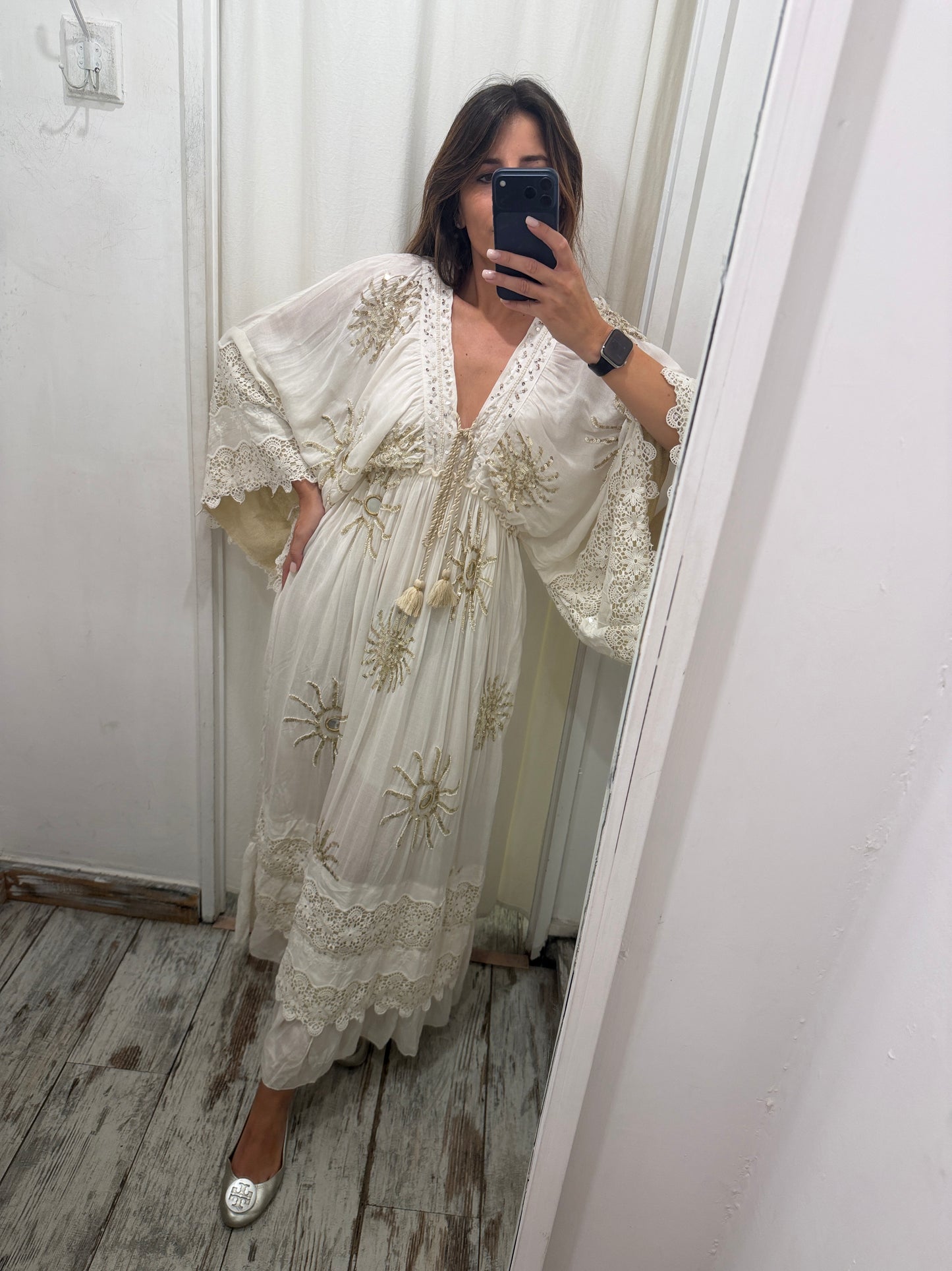 ABITO PANNA CON RICAMI E PAILLETTES ORO