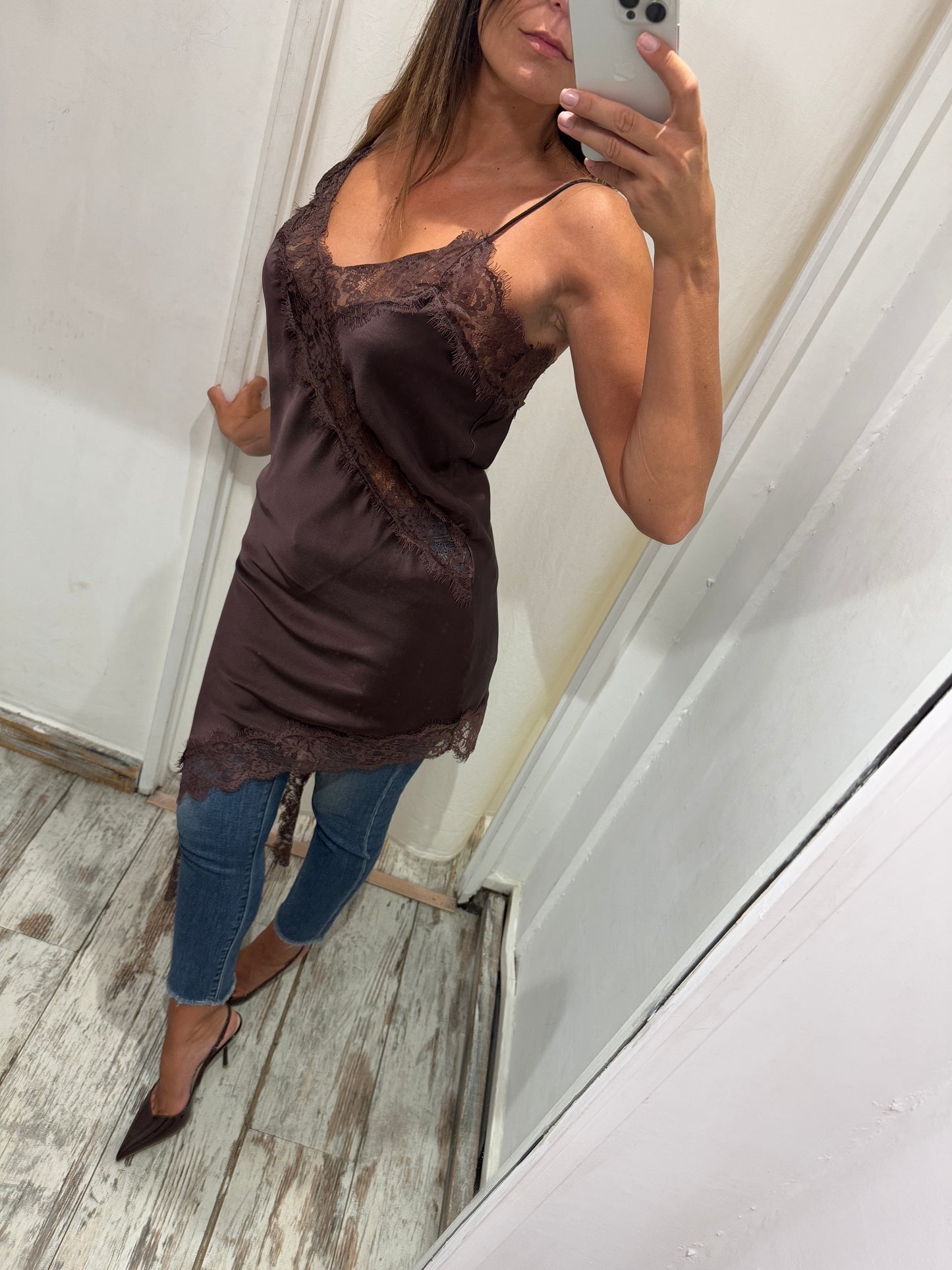 ABITO SOTTOVESTE SATIN MARRONE PIZZO