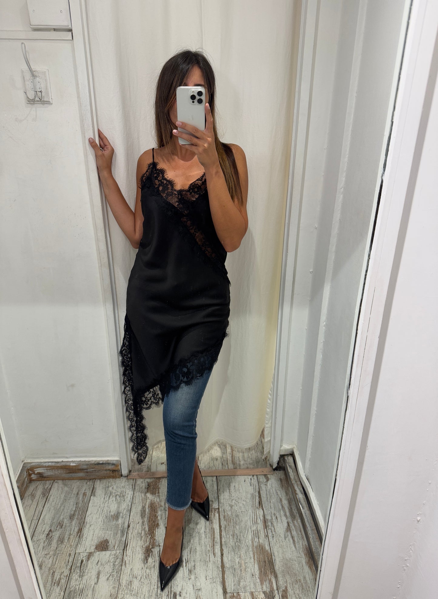 ABITO SOTTOVESTE SATIN NERO E PIZZO
