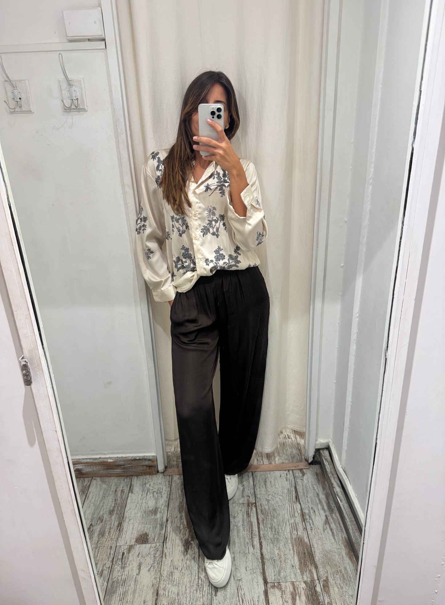 CAMICIA SATIN CON FIORI DI PAILLETTES