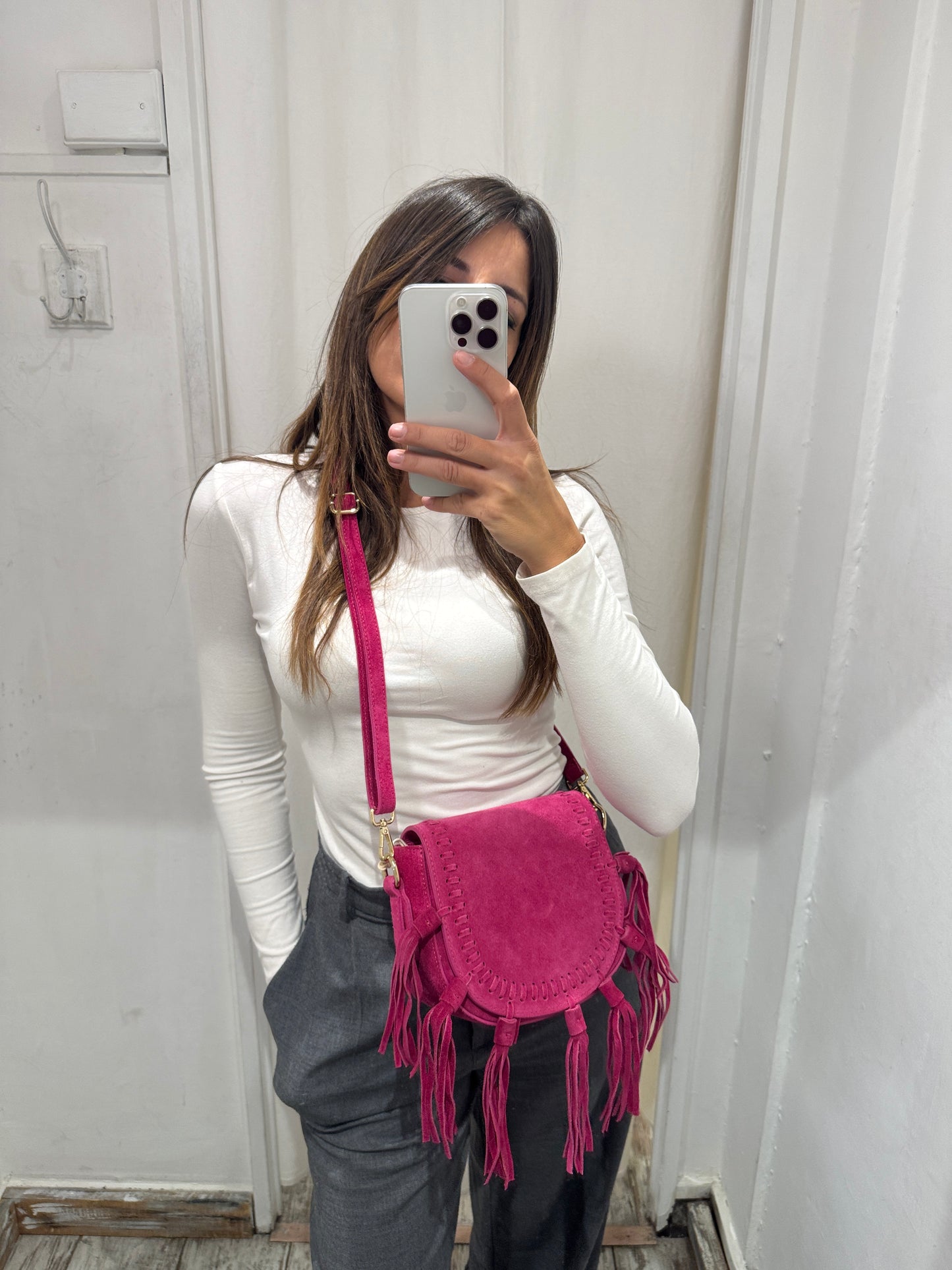 BORSA A TRACOLLA IN PELLE SCAMOSCIATA FUCSIA CON FRANGE