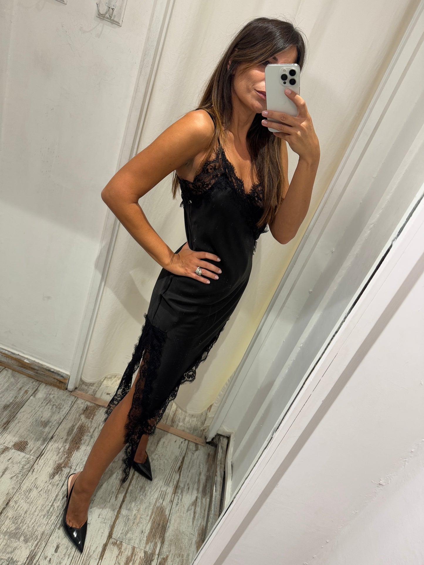ABITO SOTTOVESTE SATIN NERO E PIZZO