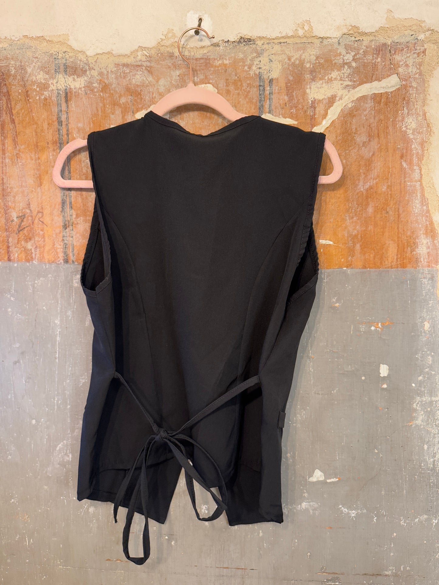 GILET NERO BOTTONI ORO