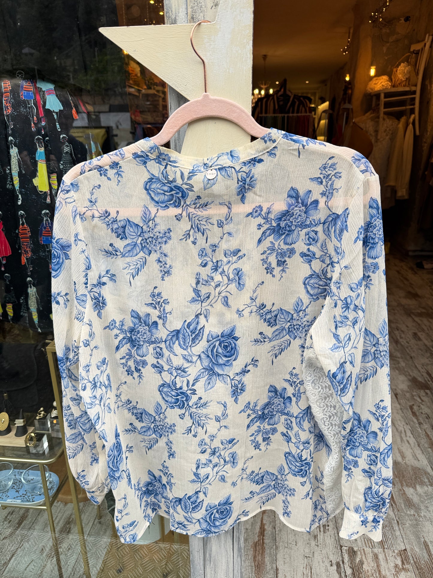 NEW COLLECTION - BLUSA TENSIONE IN PANNA FIORI AZZURRI