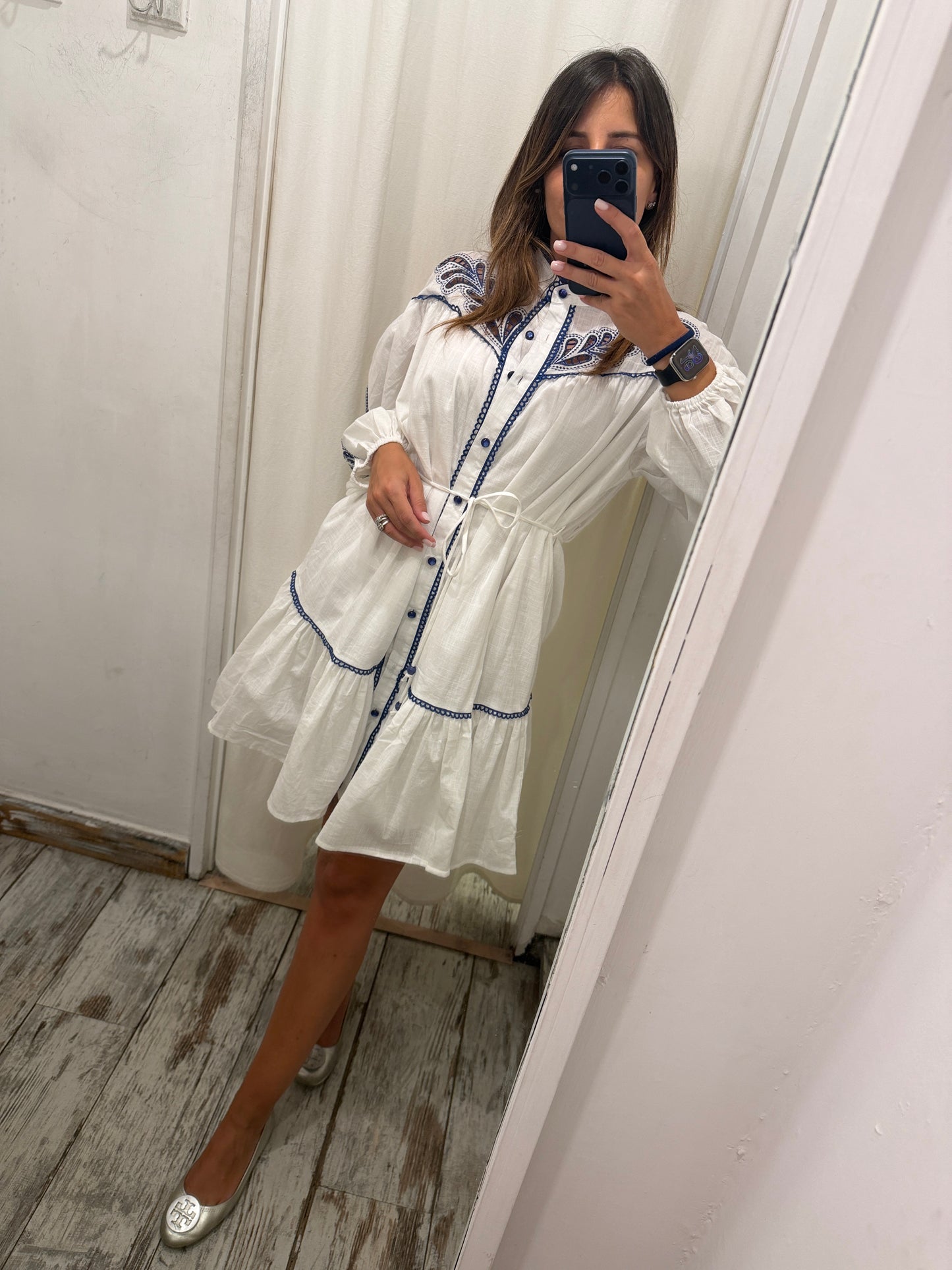 ABITO CHEMISIER BIANCO RICAMI BLU