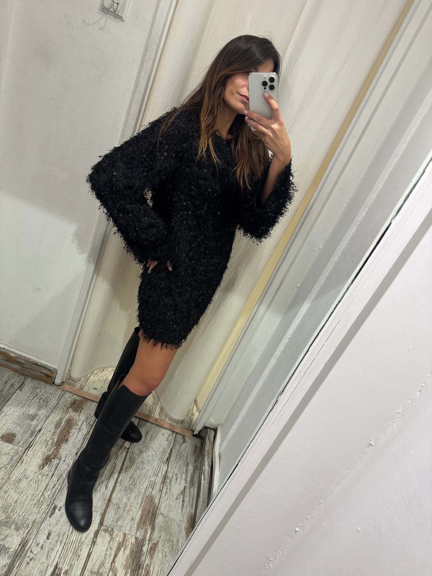 ABITO FRANGE E PAILLETTES NERO