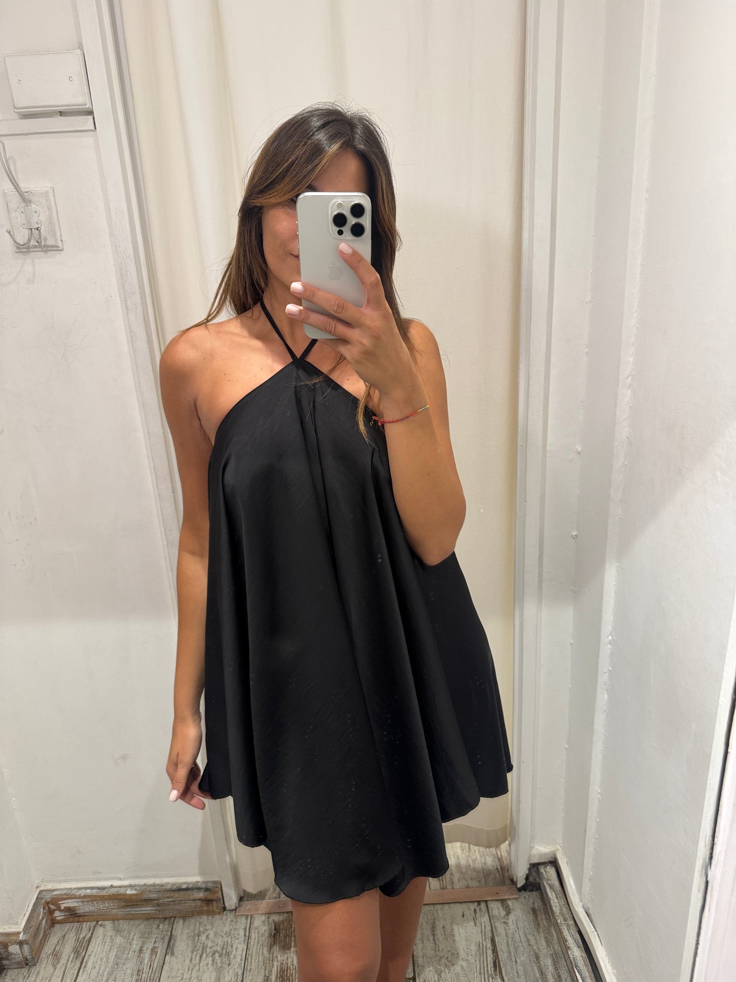 ABITO SATIN NERO ALLACCIATURA COLLO