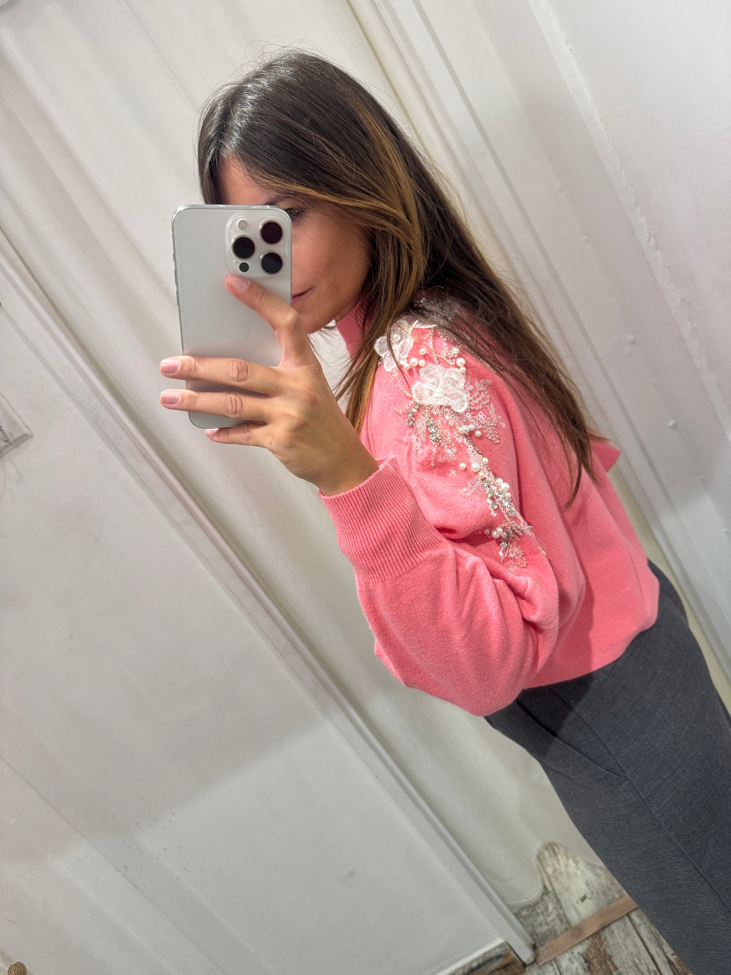 MAGLIA ROSA SALMONE CON APPLICAZIONI