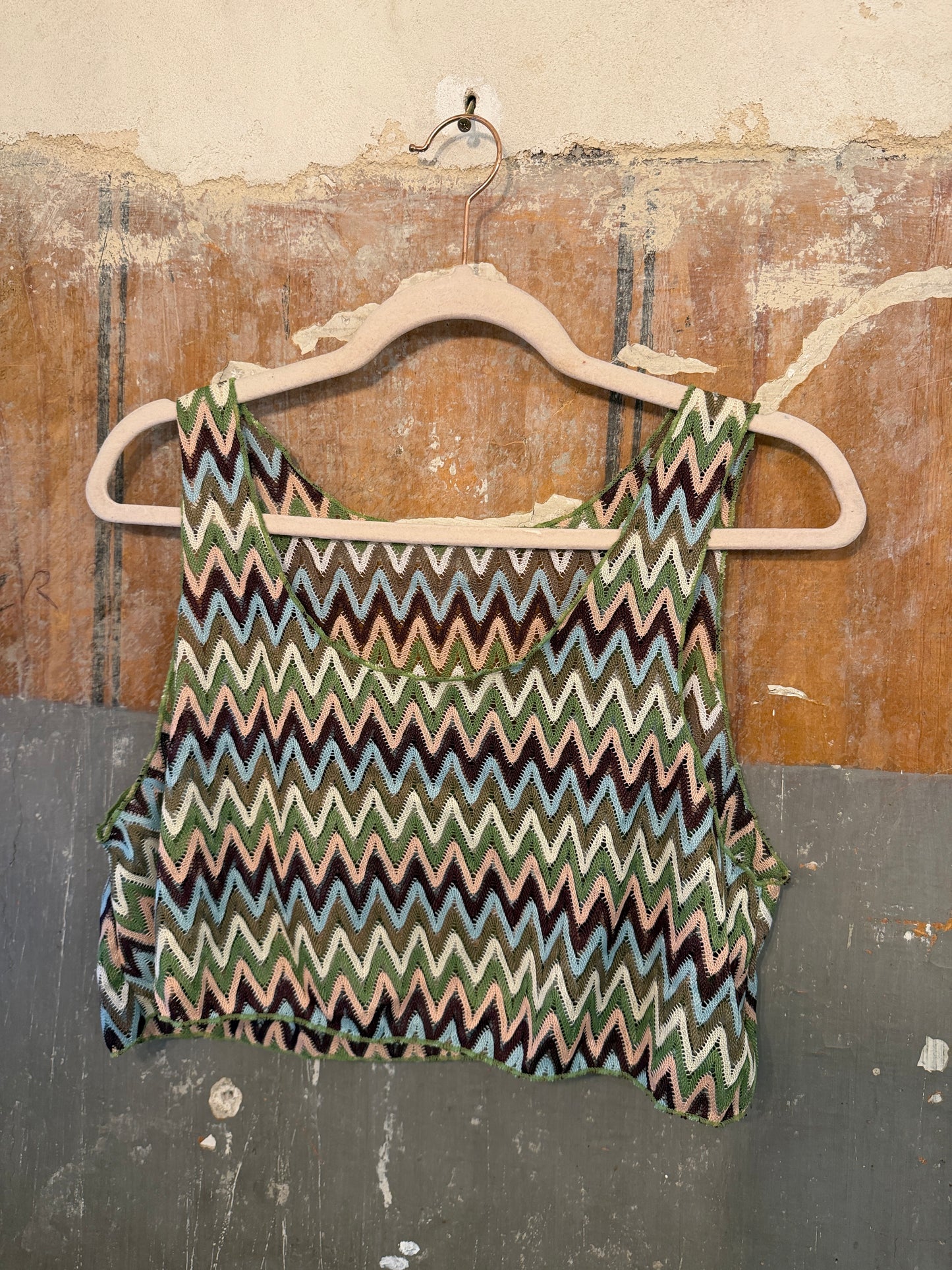 TOP CROP ZIG ZAG VERDE ROSA BORDEAUX E CELESTE