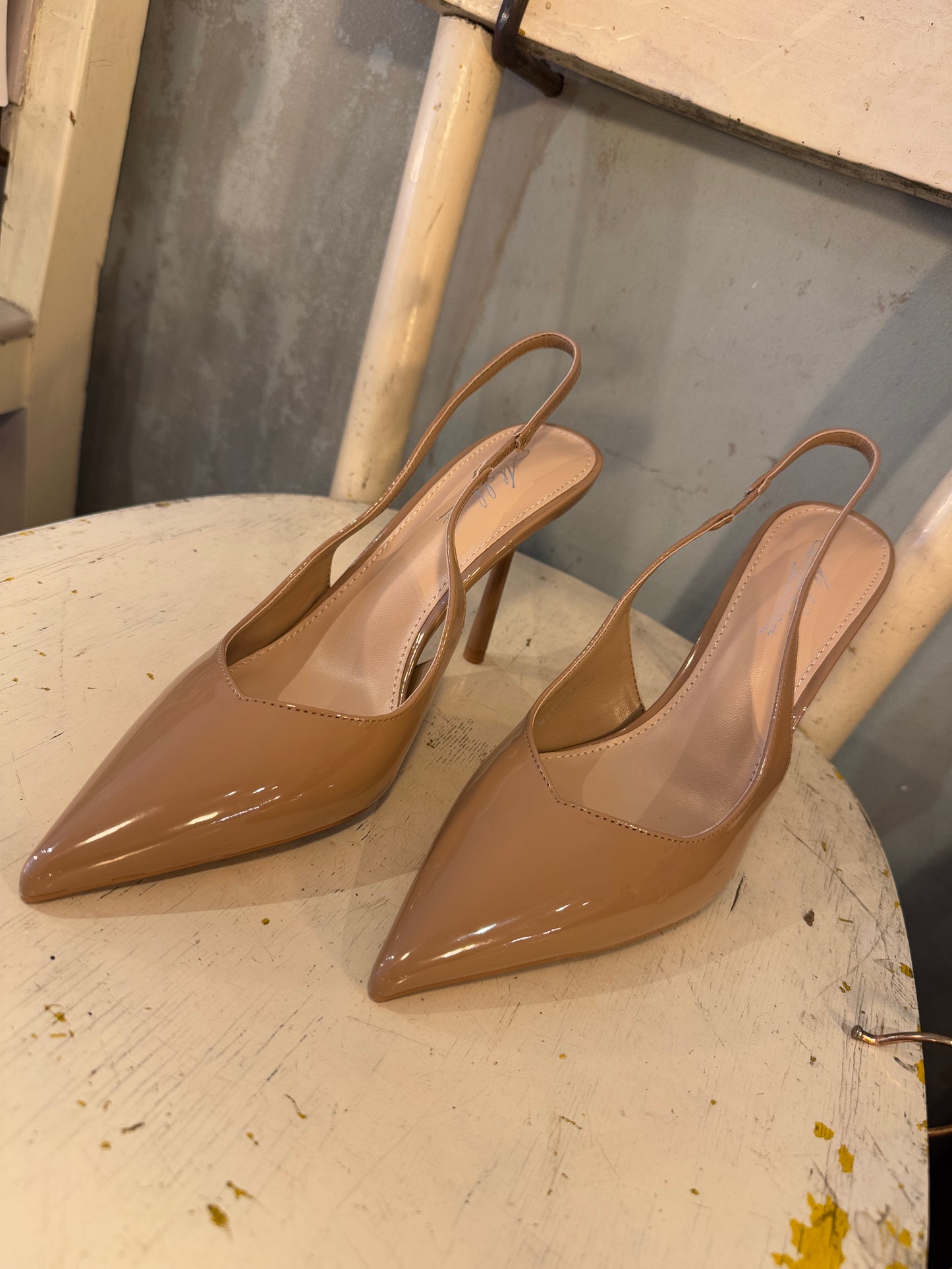 DECOLLETÈ SLINGBACK VERNICE CREMA A V