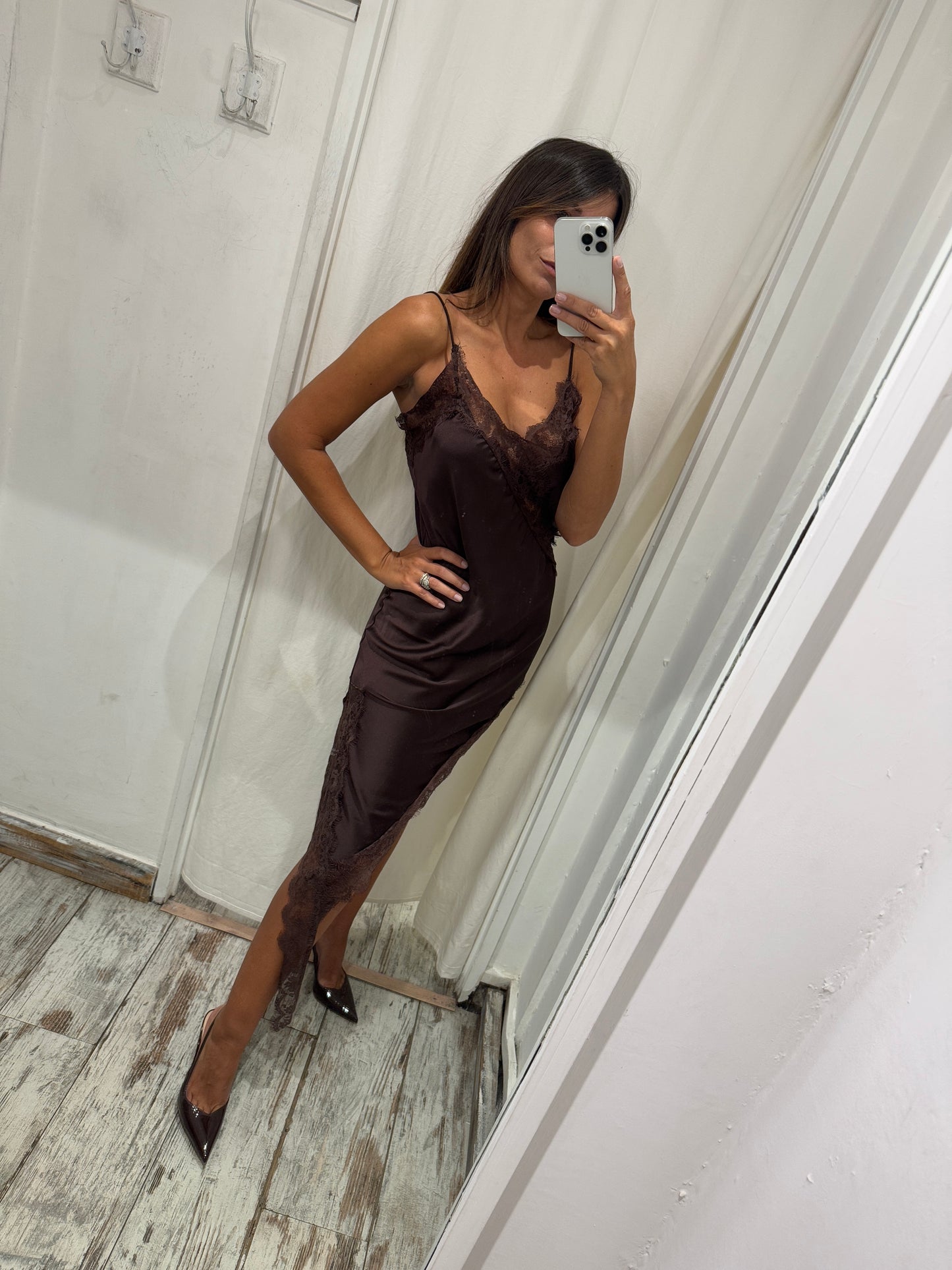 ABITO SOTTOVESTE SATIN MARRONE PIZZO