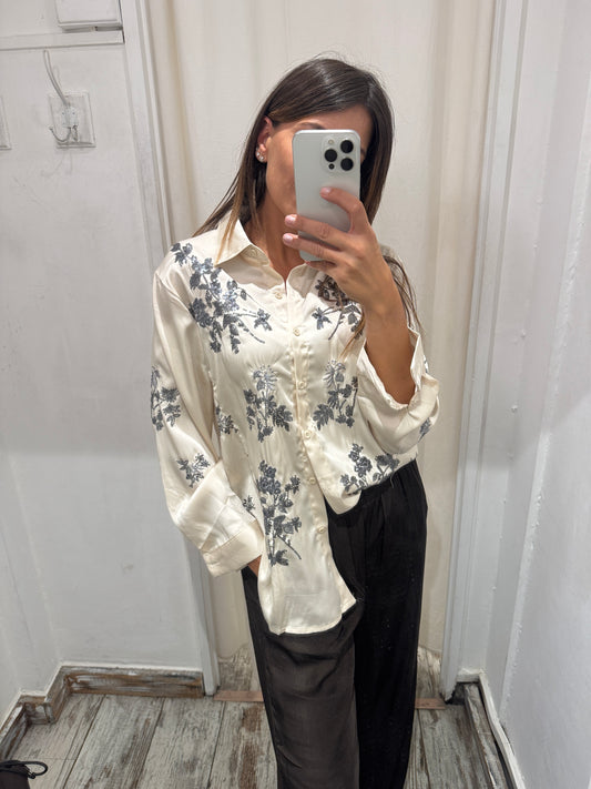 CAMICIA SATIN CON FIORI DI PAILLETTES
