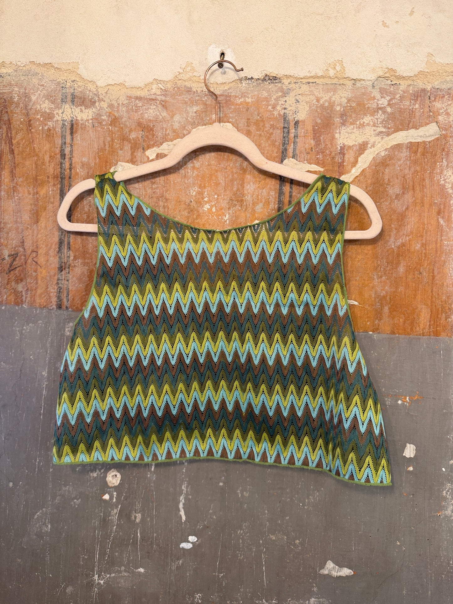 TOP CROP ZIG ZAG VERDE MARRONE E CELESTE