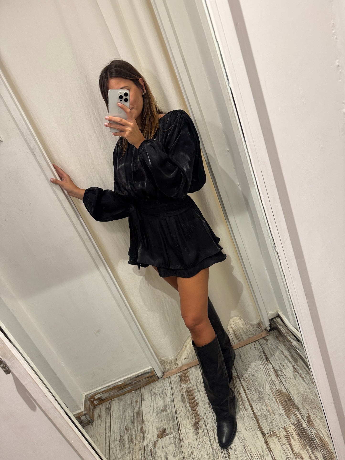 ABITO CORTO NERO SPALLINE LARGHE