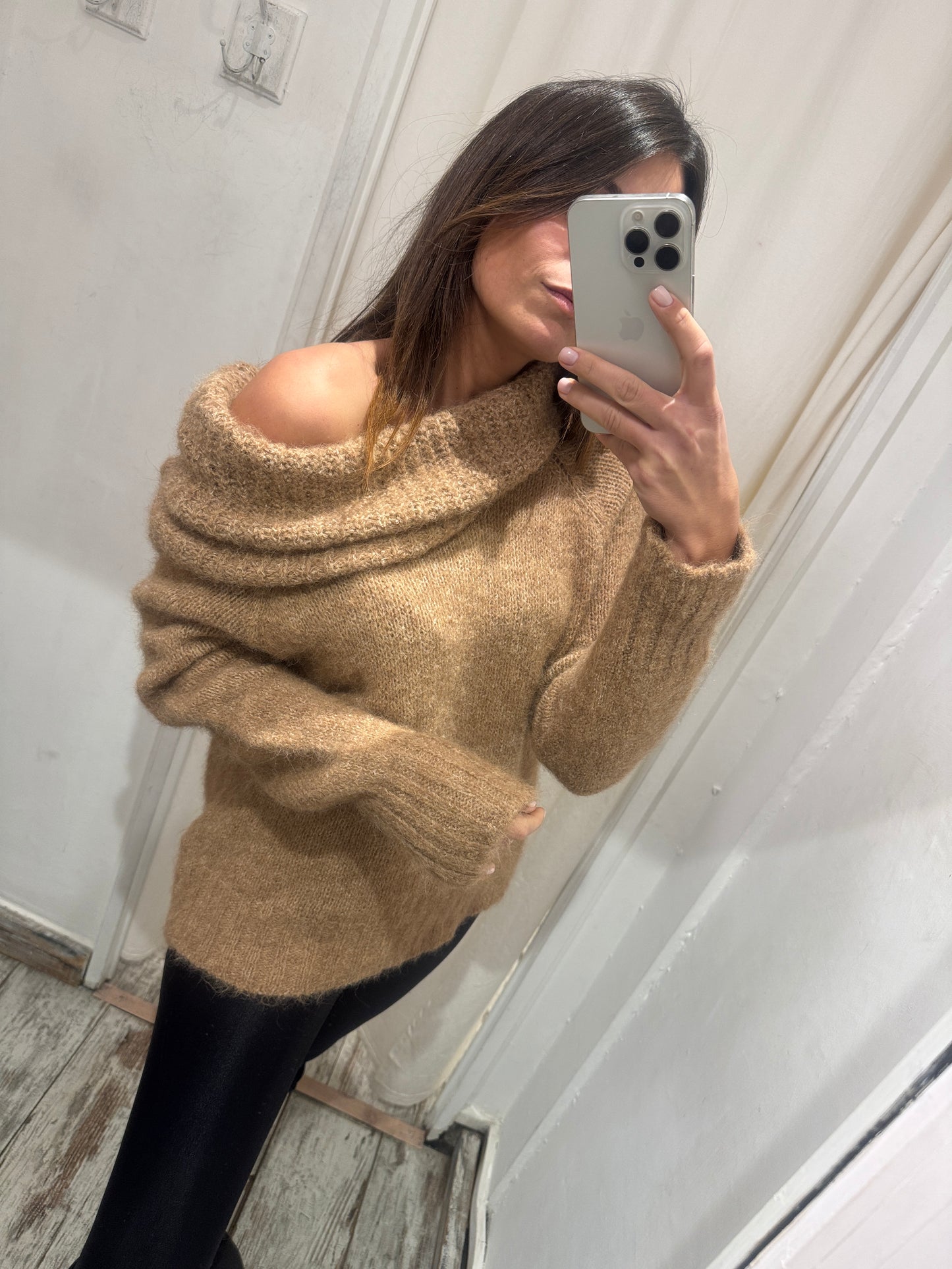 MAGLIA CAMMELLO SCOLLO AD ANELLO