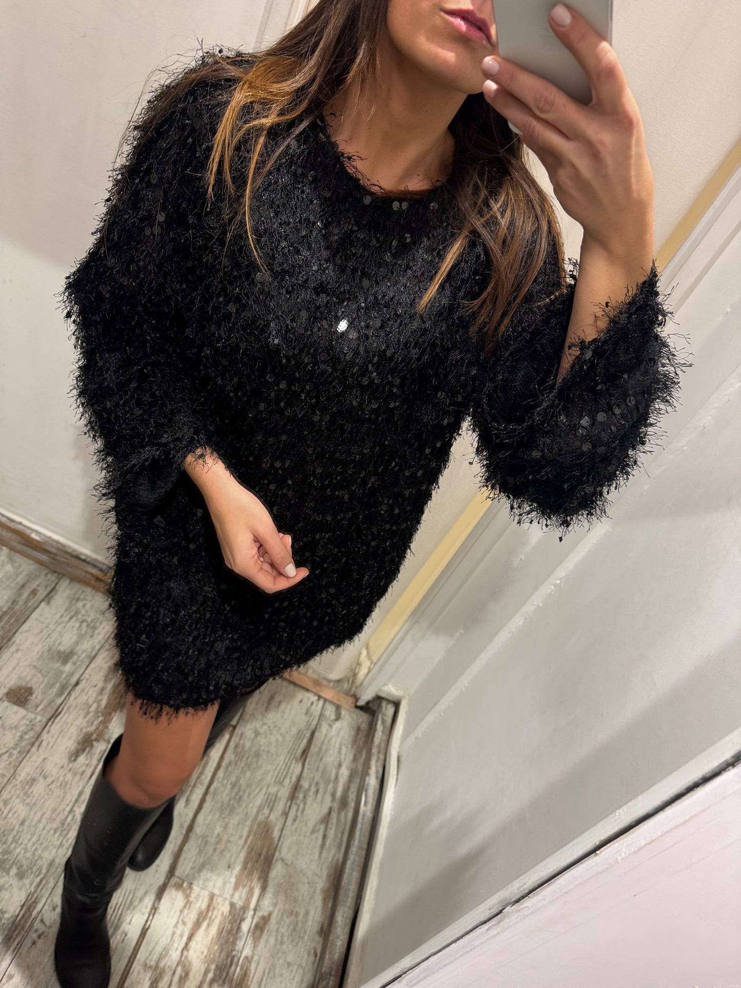 ABITO FRANGE E PAILLETTES NERO