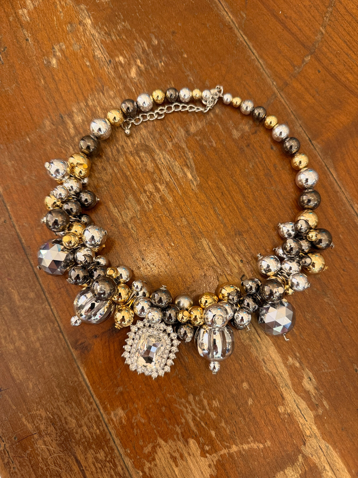 COLLANA GIROCOLLO PALLINE ANTRACITE, ARGENTO E ORO