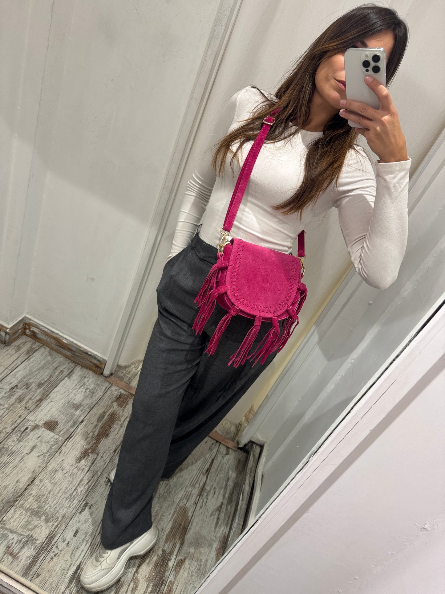 BORSA A TRACOLLA IN PELLE SCAMOSCIATA FUCSIA CON FRANGE