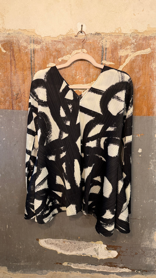 NEW COLLECTION - BLUSA PLEATS PLEASE BIANCO E NERO